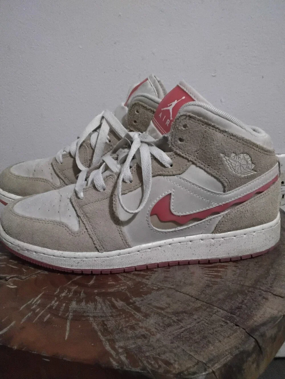 Jordan Retro One Peanut Butter And Jelly Mid-Top Sneakers in White & Red Sz 6.5Y